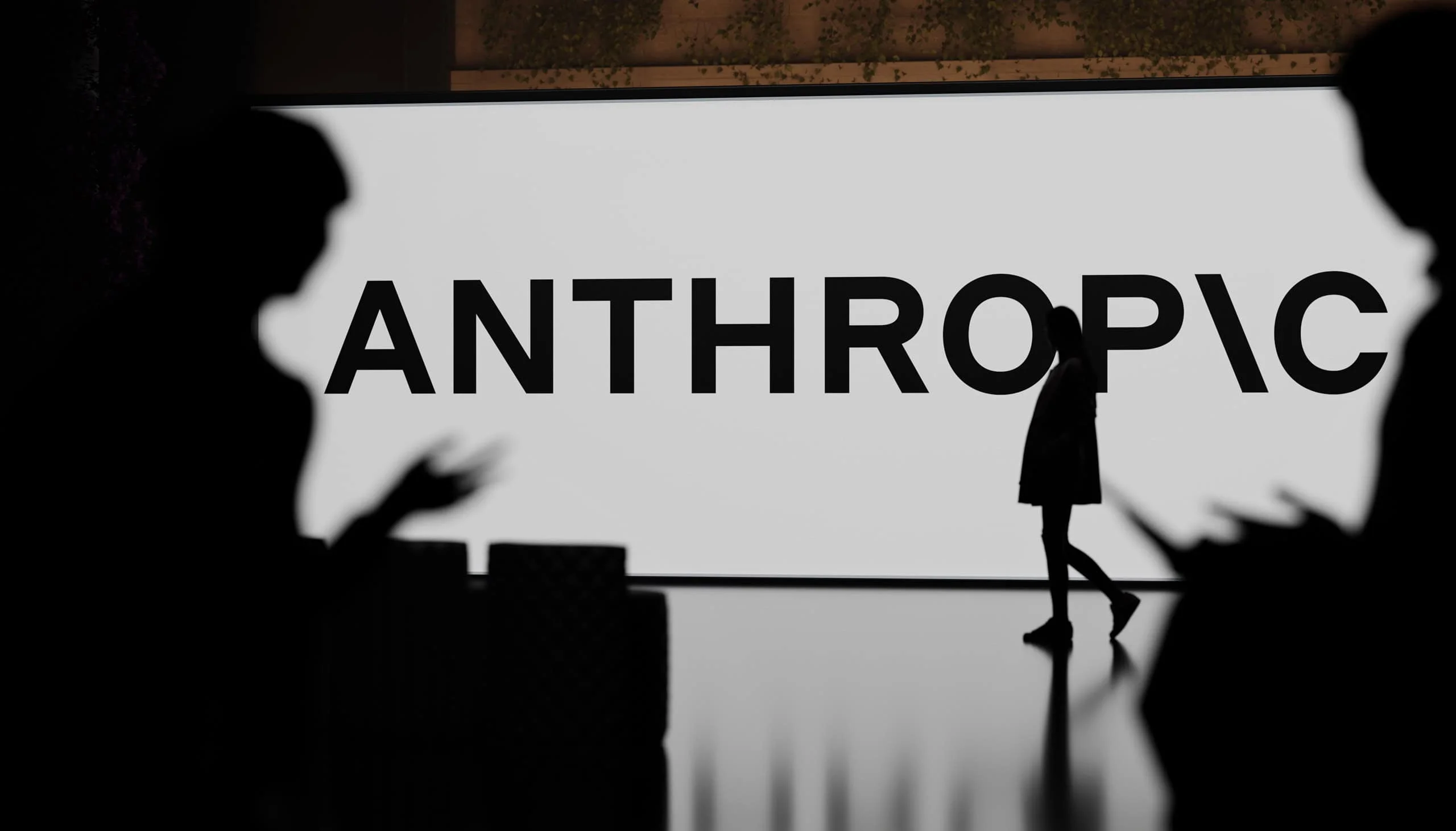 Modelos da Anthropic voltam após reforço em segurança e novas salvaguardas