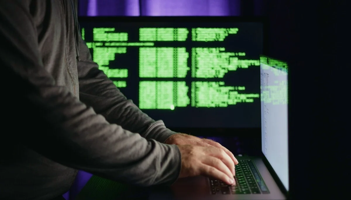 GitHub instável: o impacto real do boom da IA no fluxo de desenvolvimento