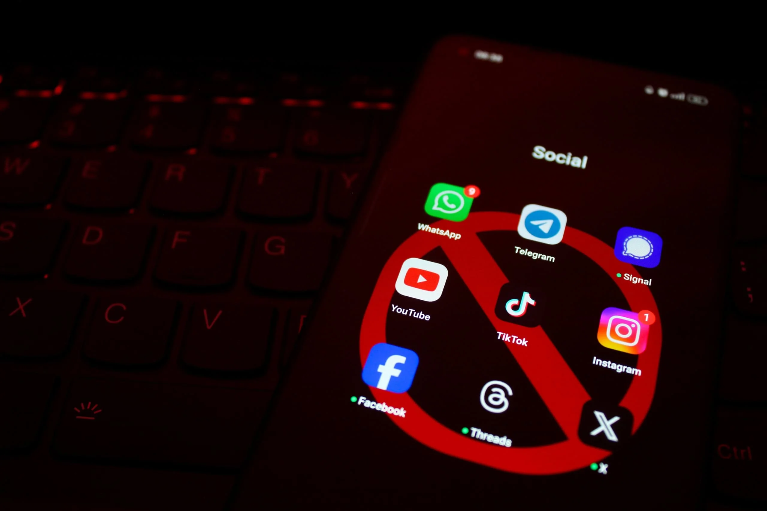Responsabilidade das Redes Sociais: O que a Revisão no STF Muda para sua Operação Digital